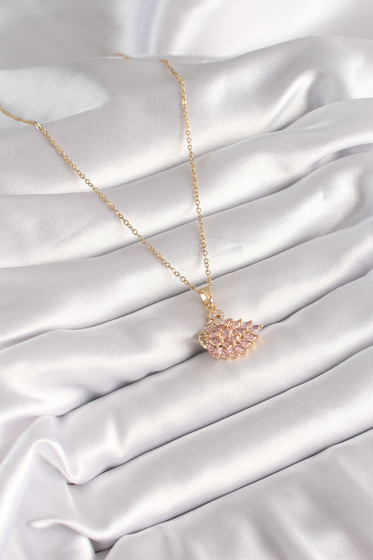 316L Çelik Gold Renk Zincir Pembe Zirkon Taşlı Kuğu Model Kadın Kolye