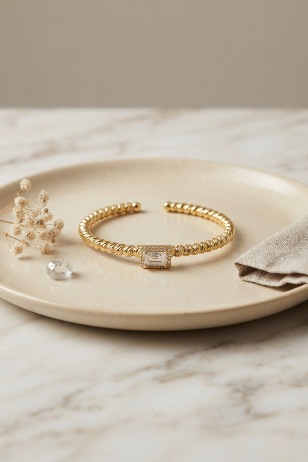 Gold Renk Dorika Model Kare Zirkon Taşlı Kadın Bileklik