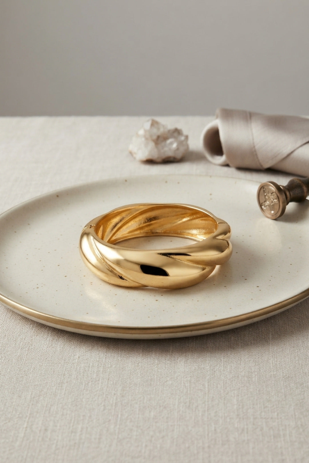 Gold Renk Pirinç Sarmal Model Vintage Kalın Kelepçe Bilezik