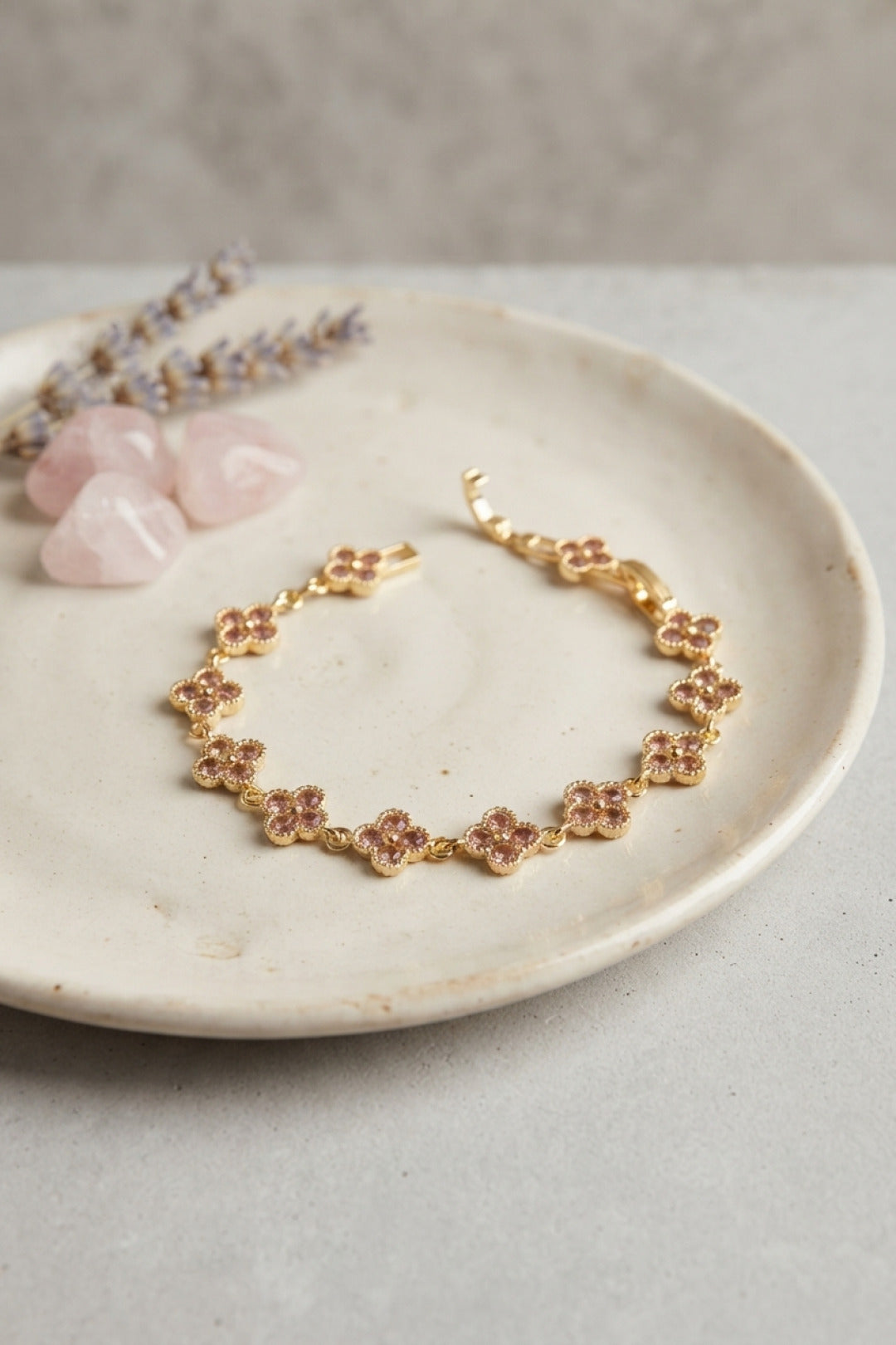 Gold Renk Pembe Zirkon Taşlı Yonca Model Kadın Bileklik