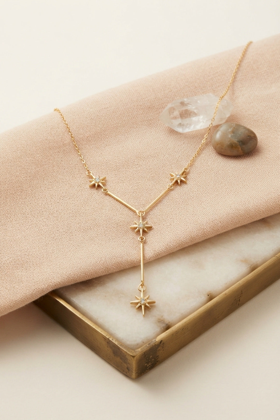 Pirinç Gold Renk Zirkon Taşlı Kutup Yıldızı Model Kadın Kolye