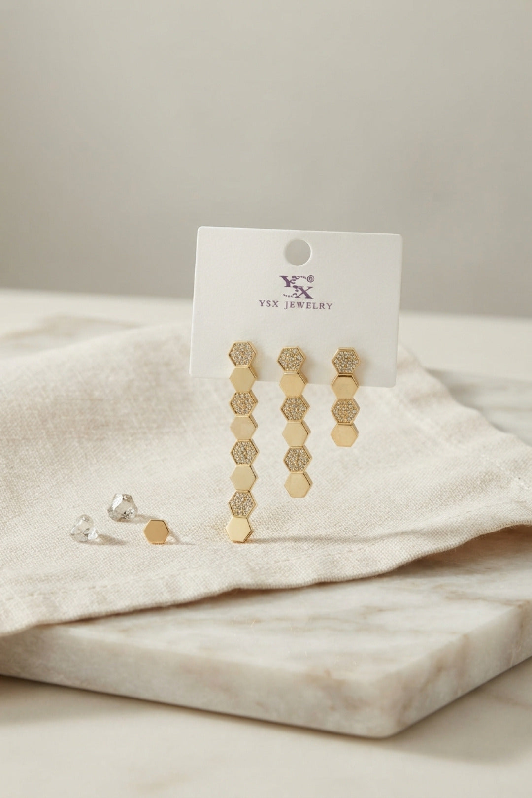 Pirinç Gold Renk Petek Model Kadın Küpe Seti