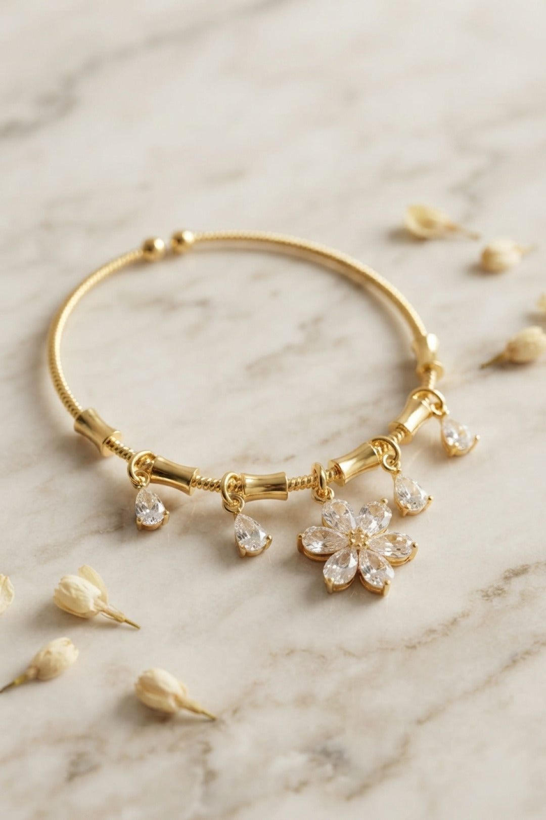 Pirinç Gold Renk YSX Lotus Model Charmlı Bileklik