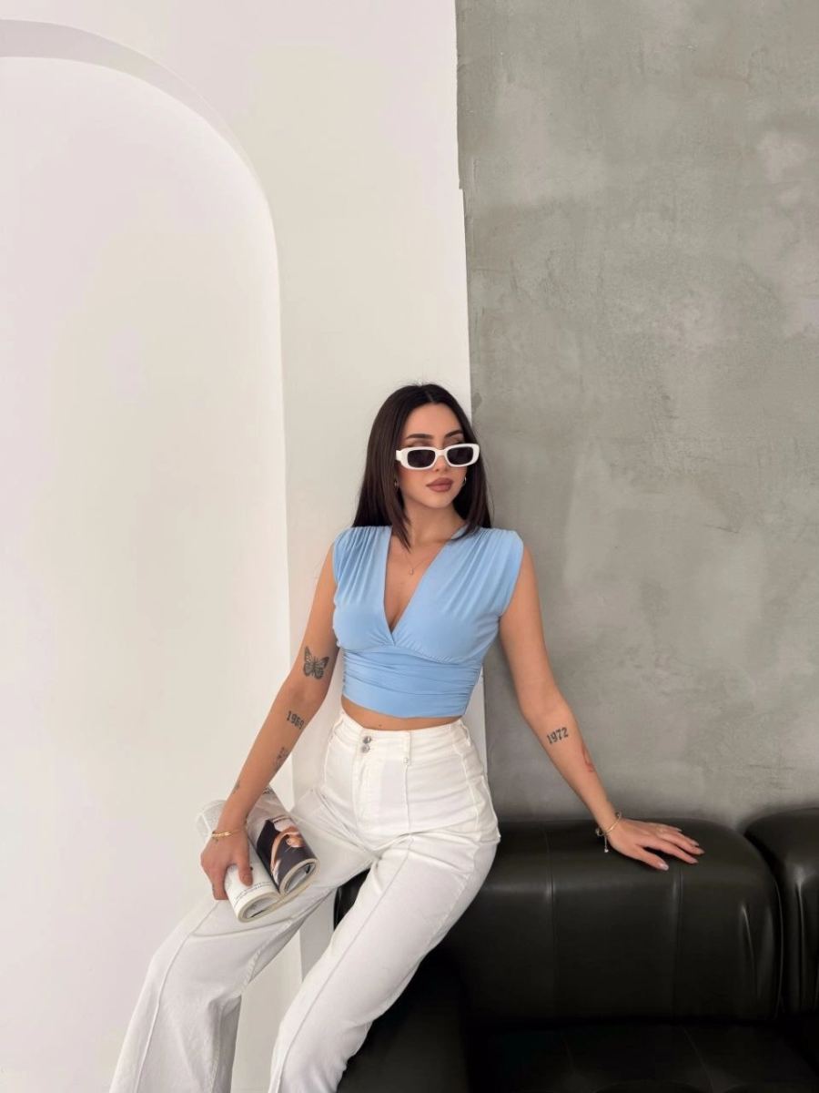 Kadın Vatkalı Kolsuz V Yaka Drapeli Crop Bluz Likralı Fit - Bebek Mavisi