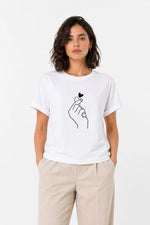 Kadın Kore Parmak Kalp Aşk Temalı Minimal Baskılı Tişört Yazlık Kısa Kol T-Shirt  - Beyaz