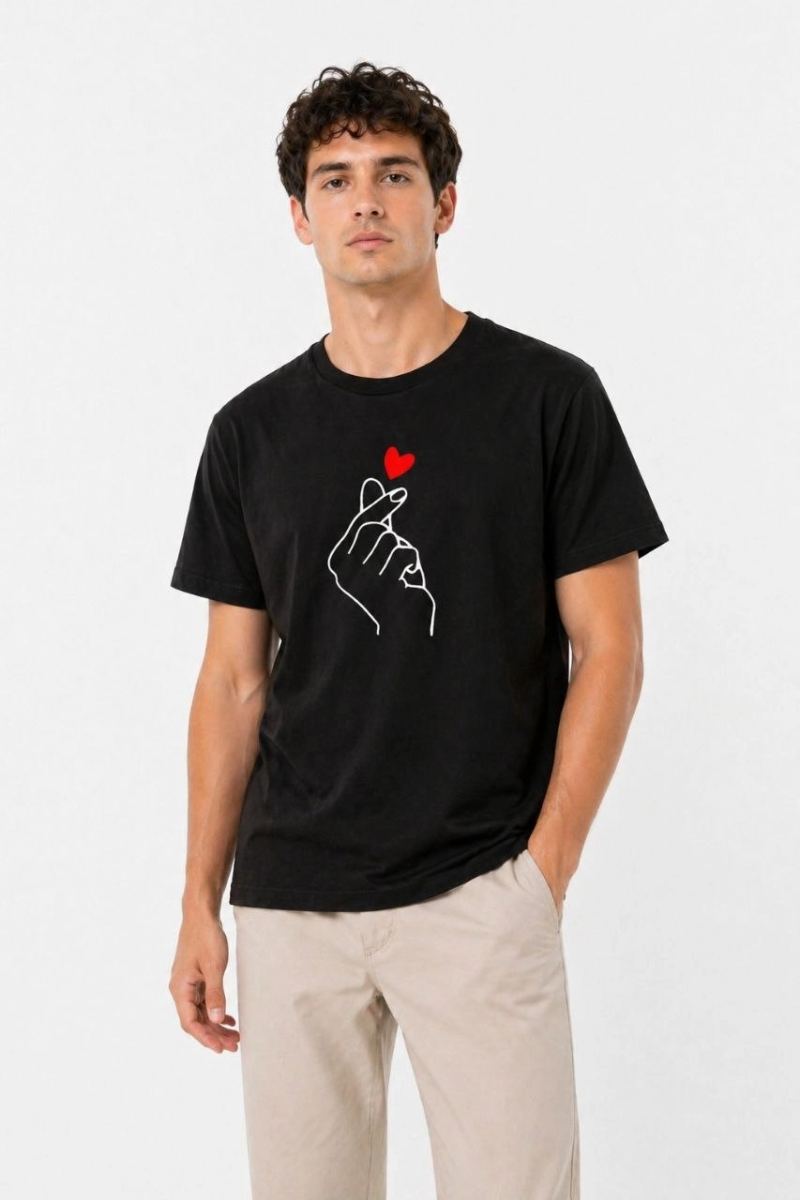 Erkek Kore Parmak Kalp Aşk Temalı Minimal Baskılı Tişört Yazlık Kısa Kol T-Shirt - Siyah